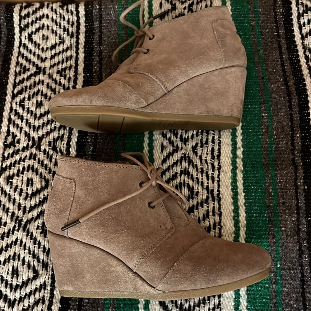 TOMS Taupe Suede Wedge Ankle Boots women’s 7 - Picture 6 of 11